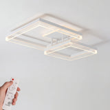 Ángulo inferior de la lámpara Aura Quadrata resaltando la simetría y el mimetismo con el techo.