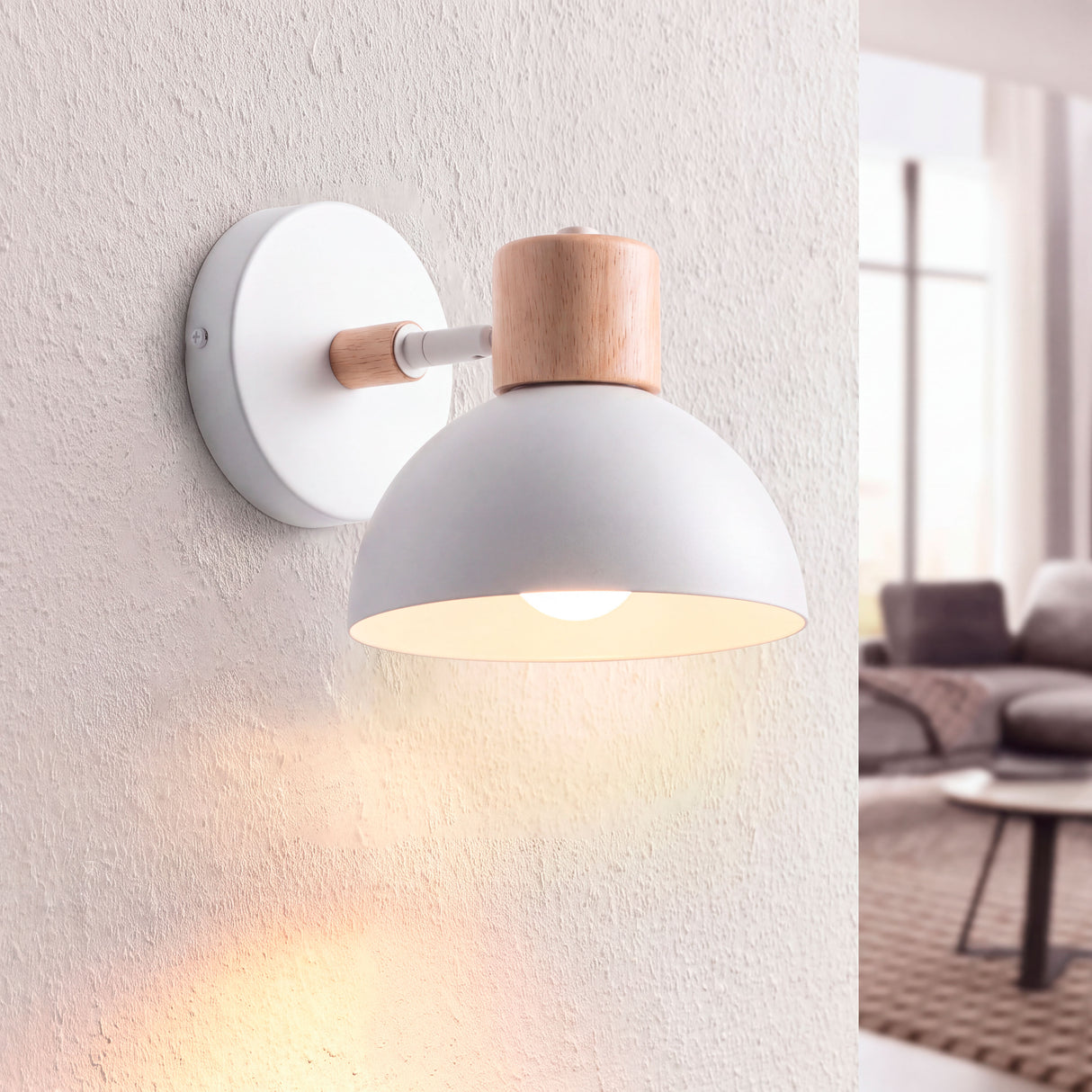 Estructura compacta orientable que aporta un perfil elegante de líneas limpias en el hogar.