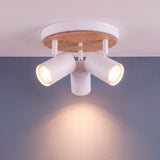 Puntos de luz orientables que garantizan visibilidad homogénea en proyectos de arquitectura residencial.