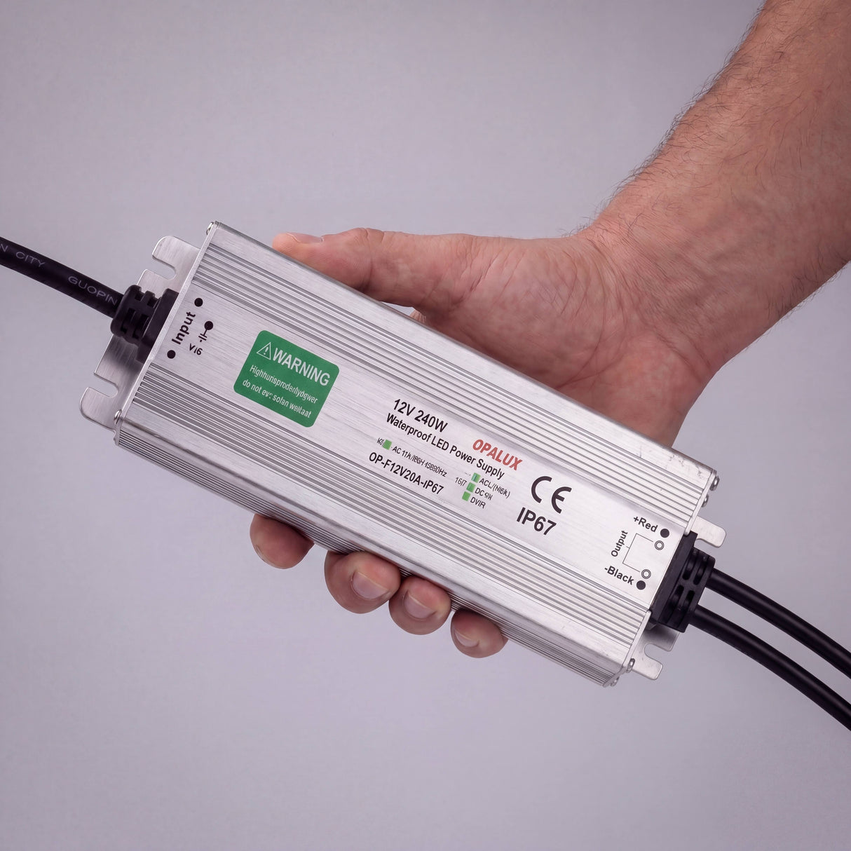 Formato lineal y compacto de transformador de alta resistencia para especialistas e instaladores de paisajismo.