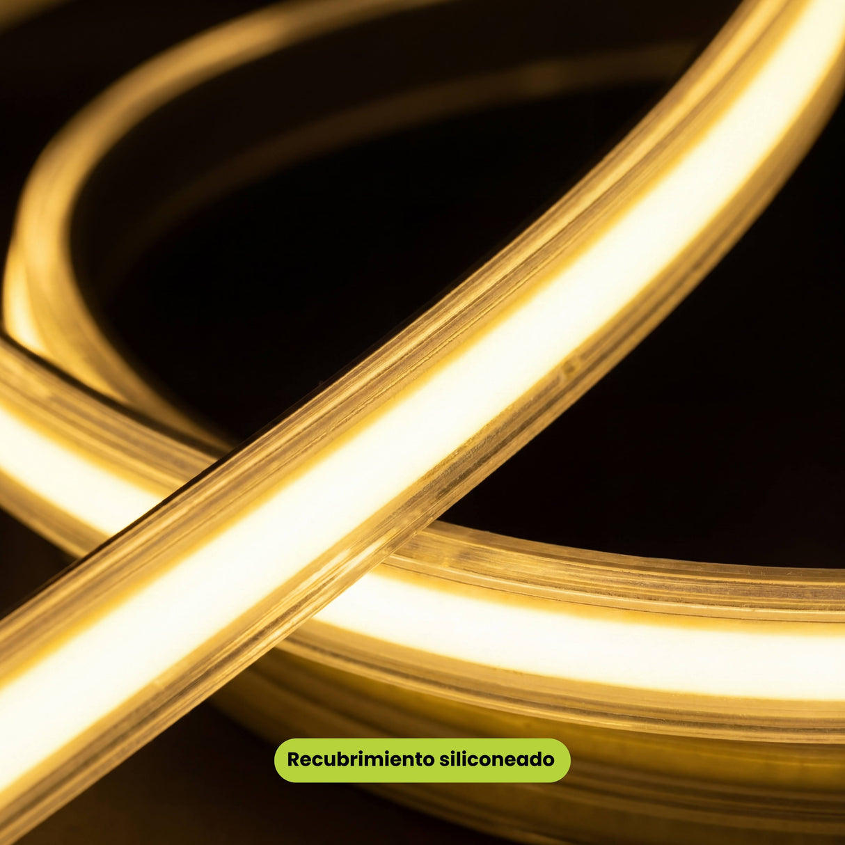 Haz luminoso homogéneo y sin sombras difusas emitido por una tira LED flexible de diseño contemporáneo.