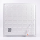 Detalle plano posterior de la luminaria que muestra la matriz de distribución y el módulo de alimentación eléctrica.