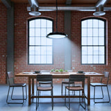 Uso decorativo y funcional de campana UFO en comedores y lofts de arquitectura industrial.