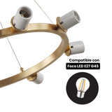 Detalle de los sockets para focos G9 distribuidos simetricamente en el aro dorado de la lampara Collier.