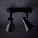 Estructura compacta en aluminio negro mate con articulación giratoria de alta eficiencia lumínica.