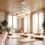 Sala de yoga con ventilador blanco operando en modo silencioso para meditación.