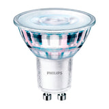 Foco dicroico LED Philips 5W regulable GU10 en tono luz intermedia o neutra.
