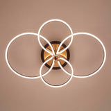Estructura concéntrica de sobreponer en acabado negro y dorado para iluminación decorativa.