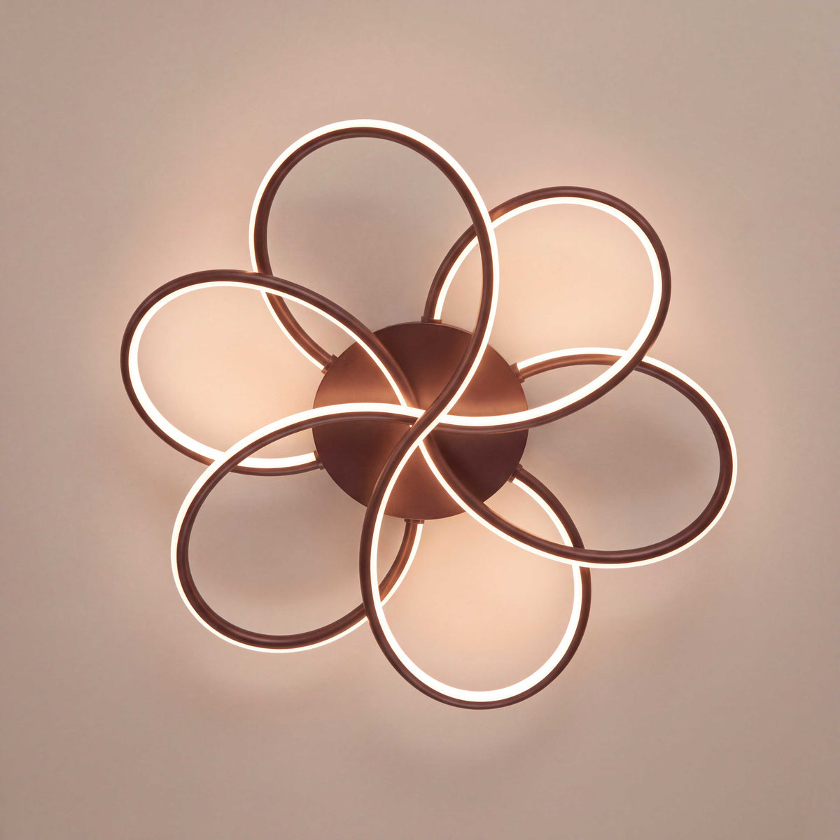 Estructura concéntrica de sobreponer en acabado café mate para iluminación técnica decorativa.