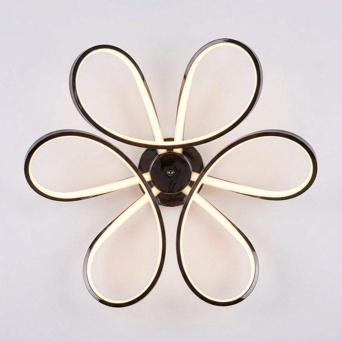 Estructura concéntrica de sobreponer en acabado negro mate para iluminación técnica decorativa.