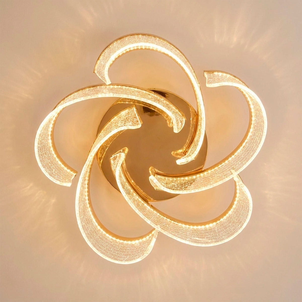 Estructura concéntrica de sobreponer en acabado oro francés para iluminación decorativa.