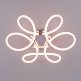 Estructura simétrica de sobreponer en acabado cromo para iluminación técnica decorativa.