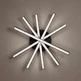 Estructura asimétrica de sobreponer en acabado negro mate para iluminación técnica decorativa.