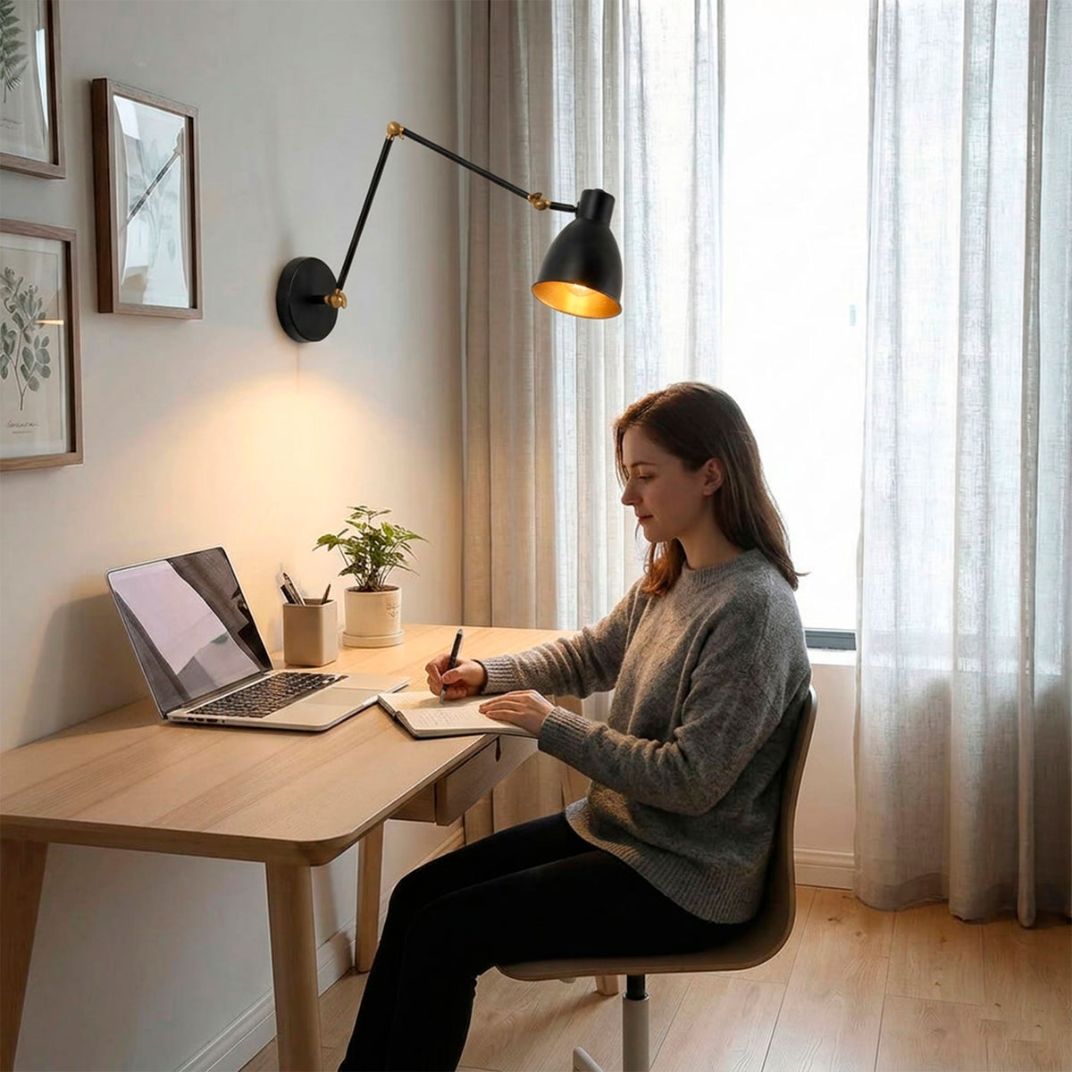 Haz luminoso directo orientable sobre mesa de trabajo que promueve la ergonomía visual y rendimiento.