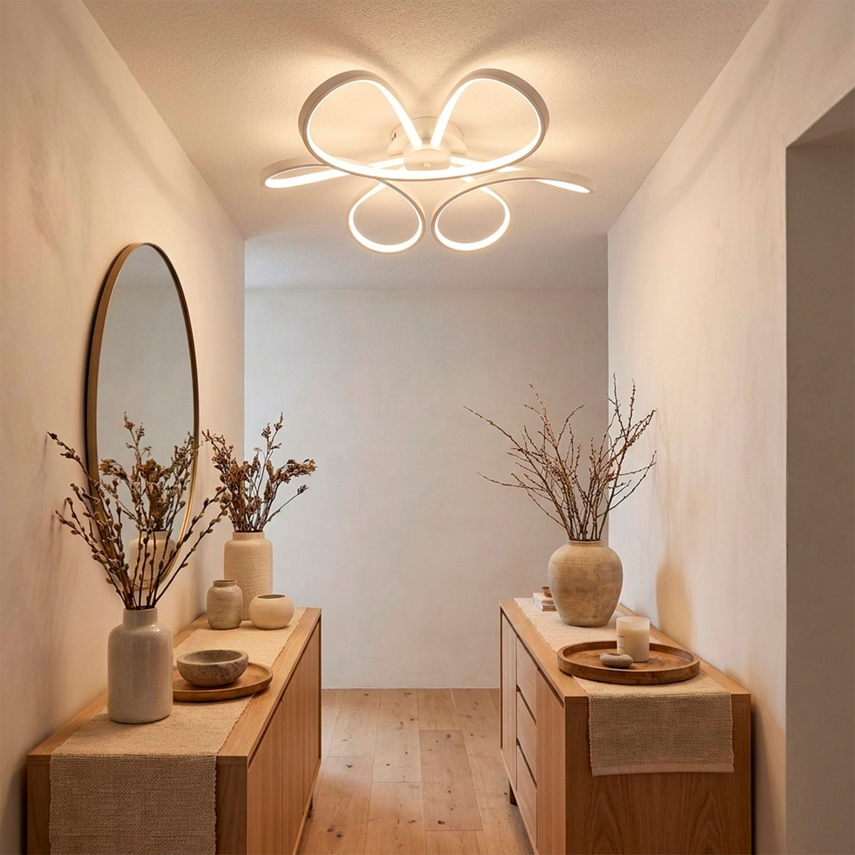 Puntos de luz de acento direccionados a zonas de tránsito en espacios de diseño minimalista.