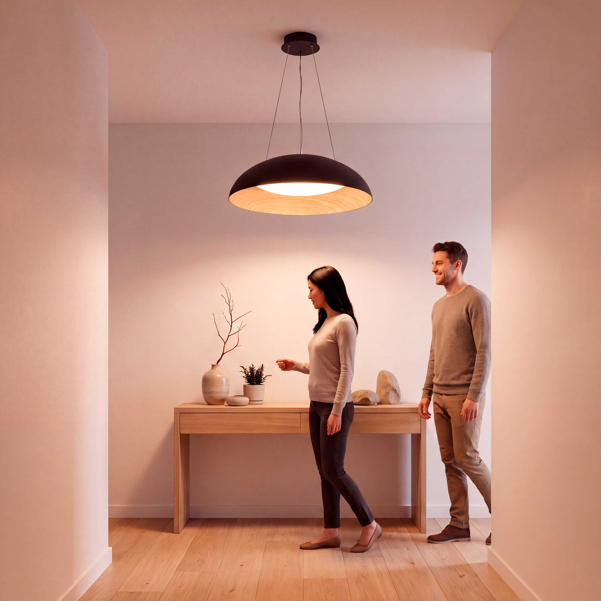 Puntos de luz de acento direccionados a vestíbulos y zonas de circulación en arquitectura contemporánea.