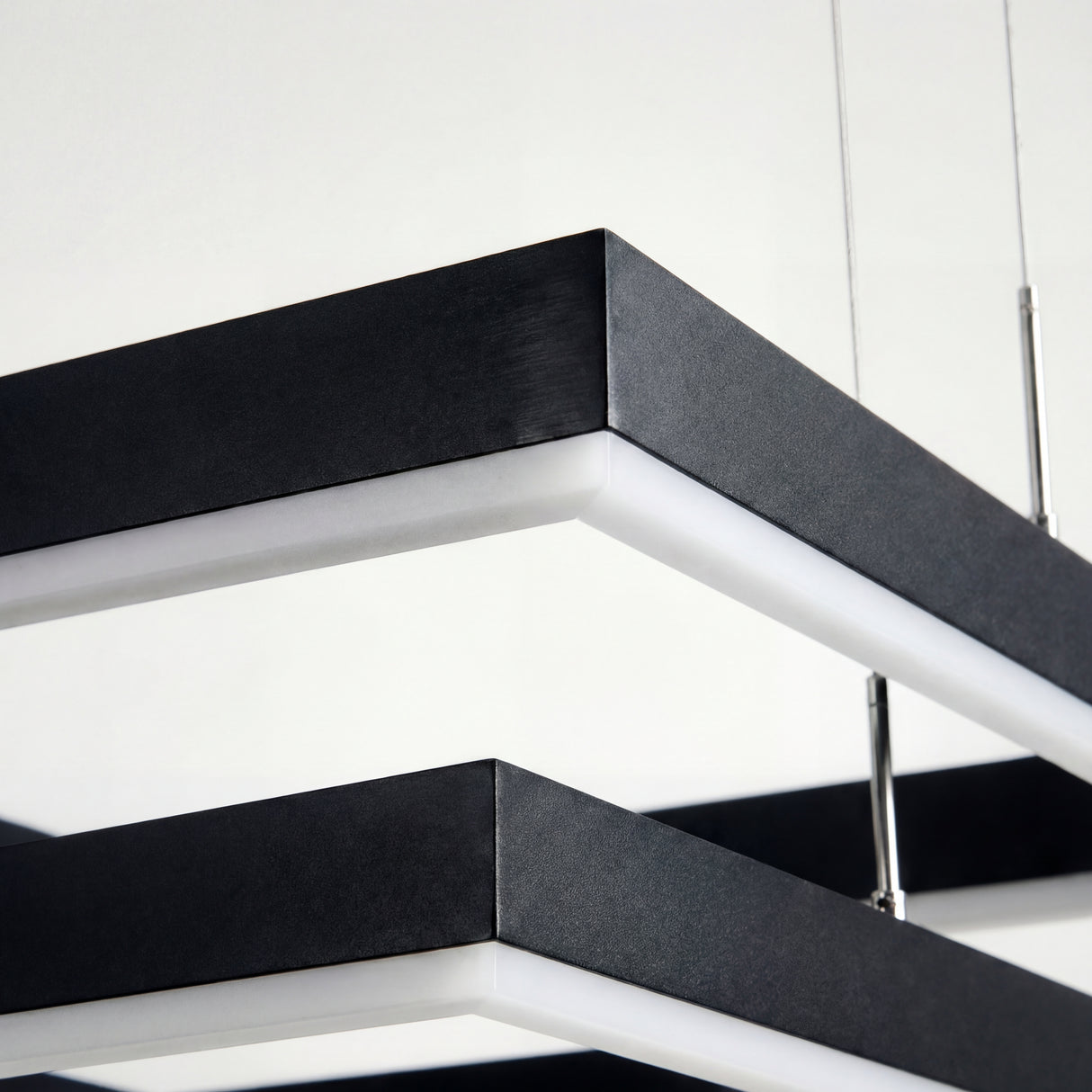 Primer plano del difusor de luz uniforme en estructura cuadrada negra