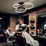 Aplicación de iluminación técnica en barbería con paredes de ladrillo visto y espejos.