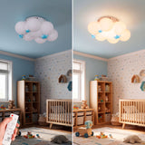 Lámpara Star Cloud en dormitorio de recién nacido con tonos neutros y luz suave.