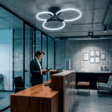 Solución lumínica para oficinas con mamparas de cristal y arquitectura corporativa.