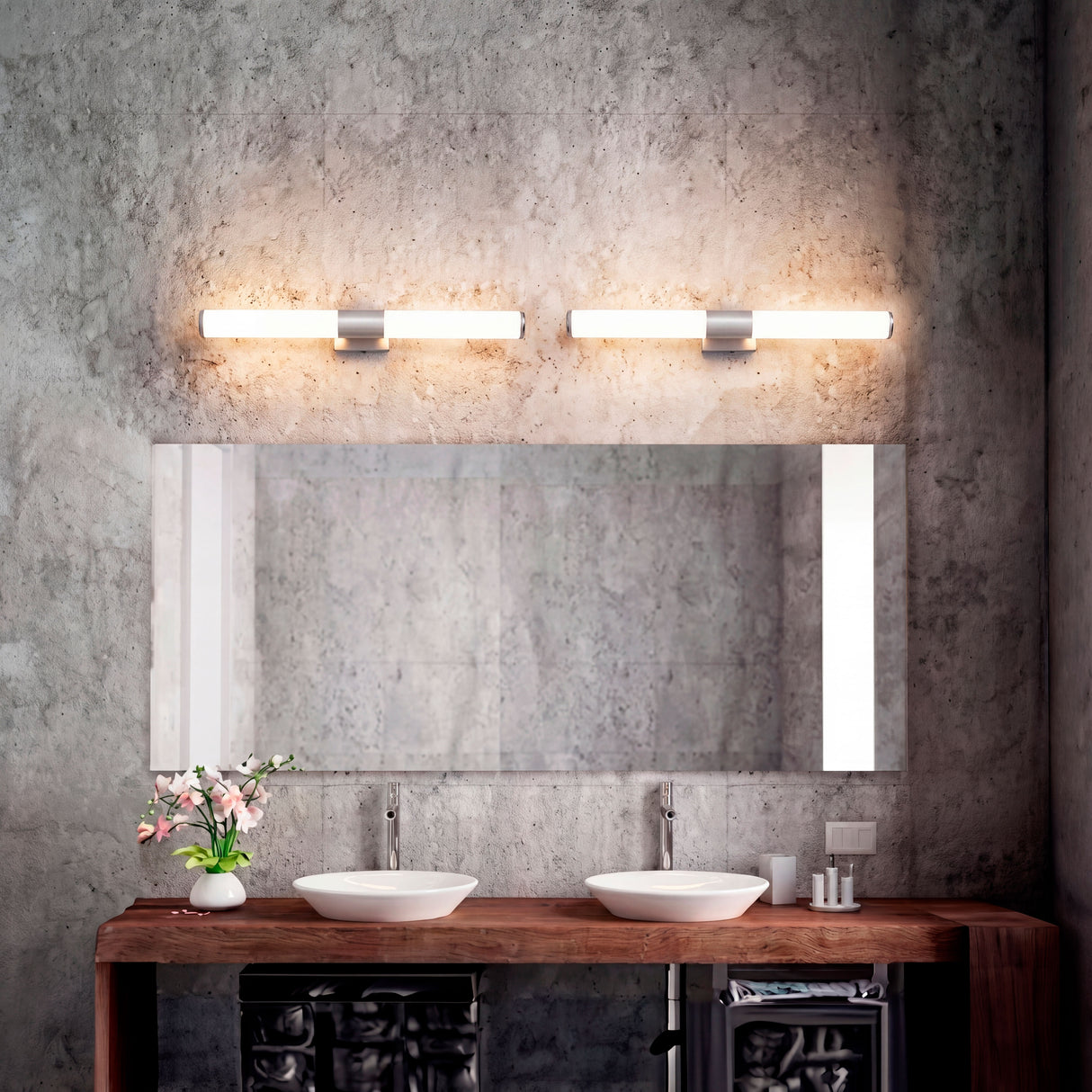 Dos lámparas Nery Silver instaladas simétricamente sobre lavabos en baño de diseño.