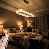 Configuración de luz suave en dormitorio principal para optimizar la eficiencia lumínica.