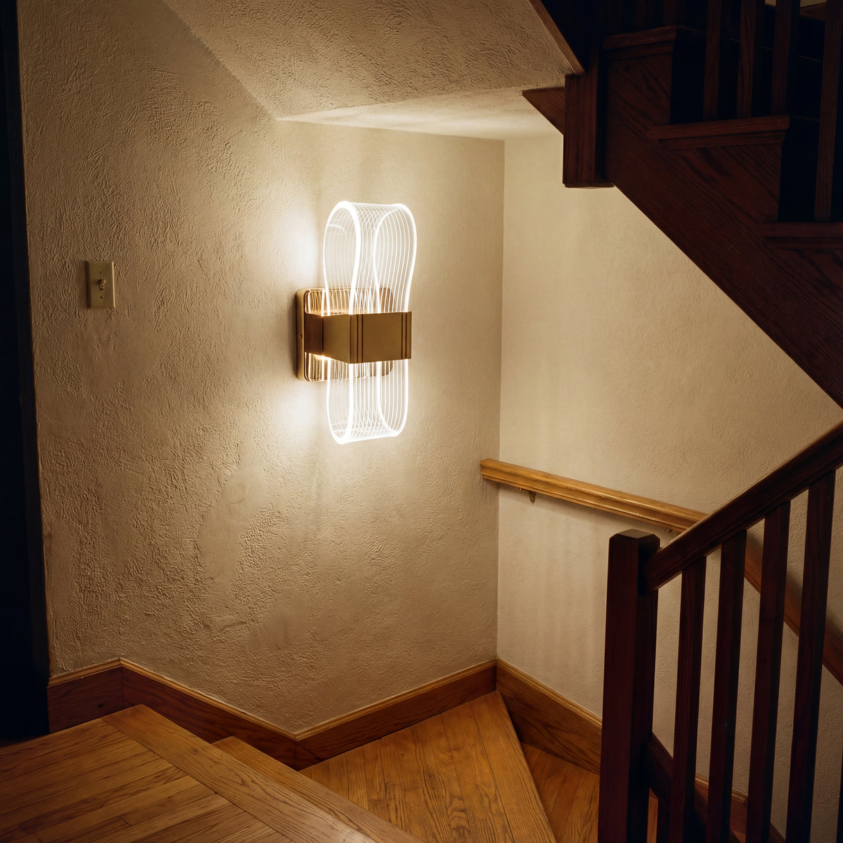 Iluminacion de acento para escaleras interiores usando el modelo Flow Gold de i-Lumina.