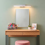 Lámpara Natalia Silver en ambiente de tocador minimalista sobre pared verde oliva.
