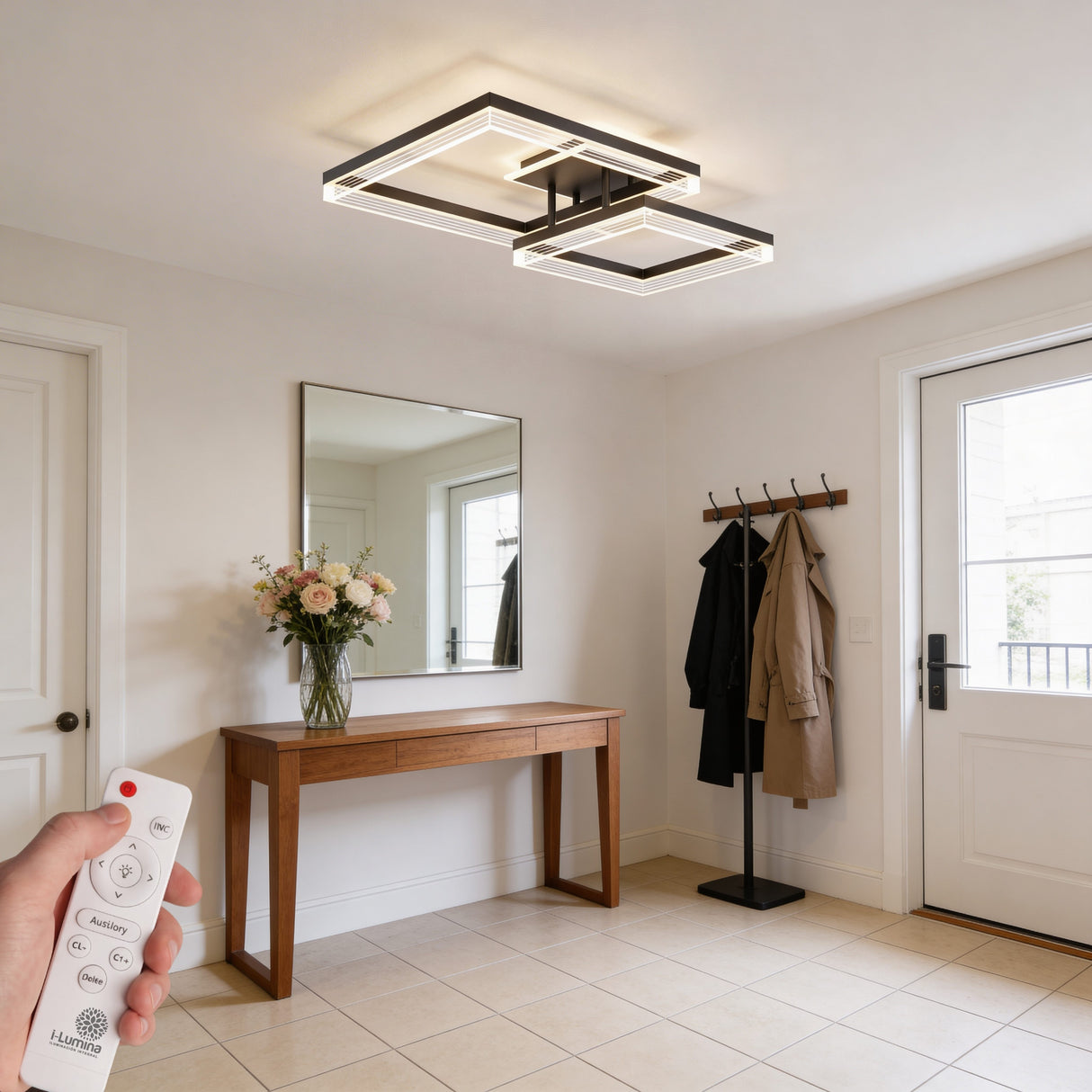 Lámpara de techo minimalista instalada en pasillo de entrada con decoración nórdica.