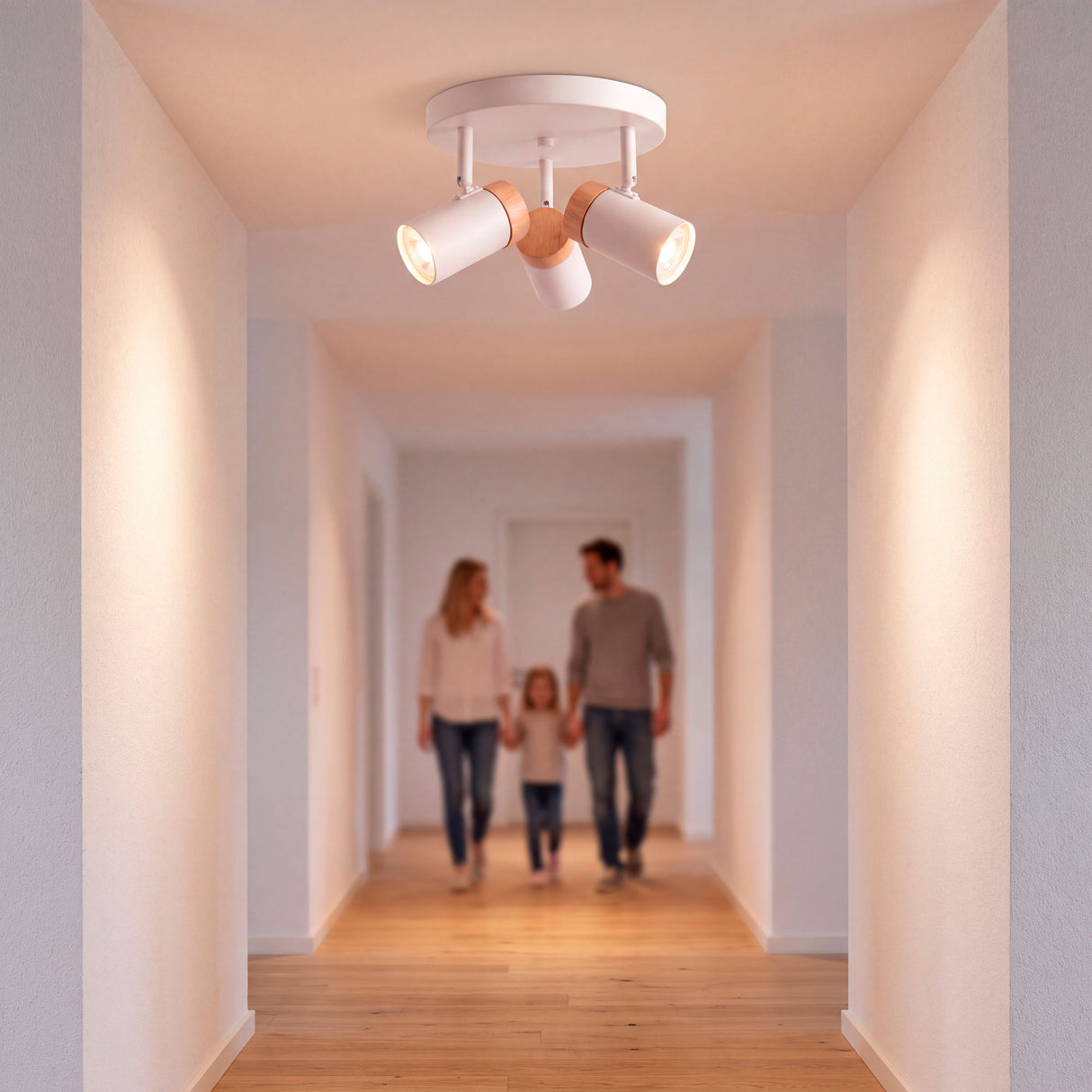 Distribución de luz de acento para zonas de paso y pasillos amplios en vivienda residencial.