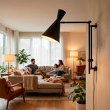 Distribución de luz ambiental tenue en estancia residencial de diseño minimalista contemporáneo.