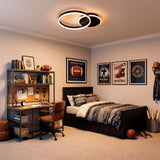 Configuración de luz para dormitorio con zona de estudio y decoración urbana.