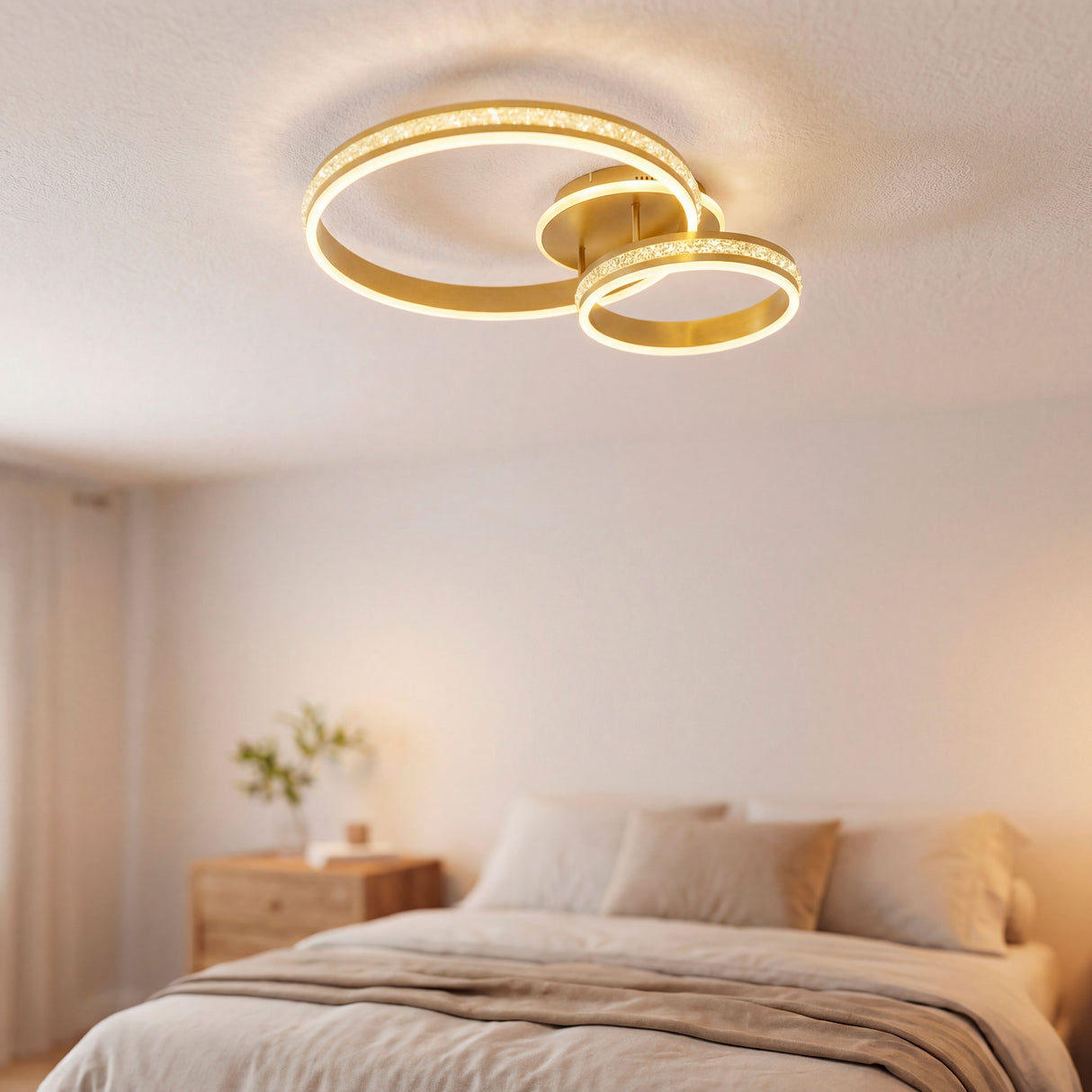Plafón circular en dormitorio de invitados con luz suave y diseño equilibrado.