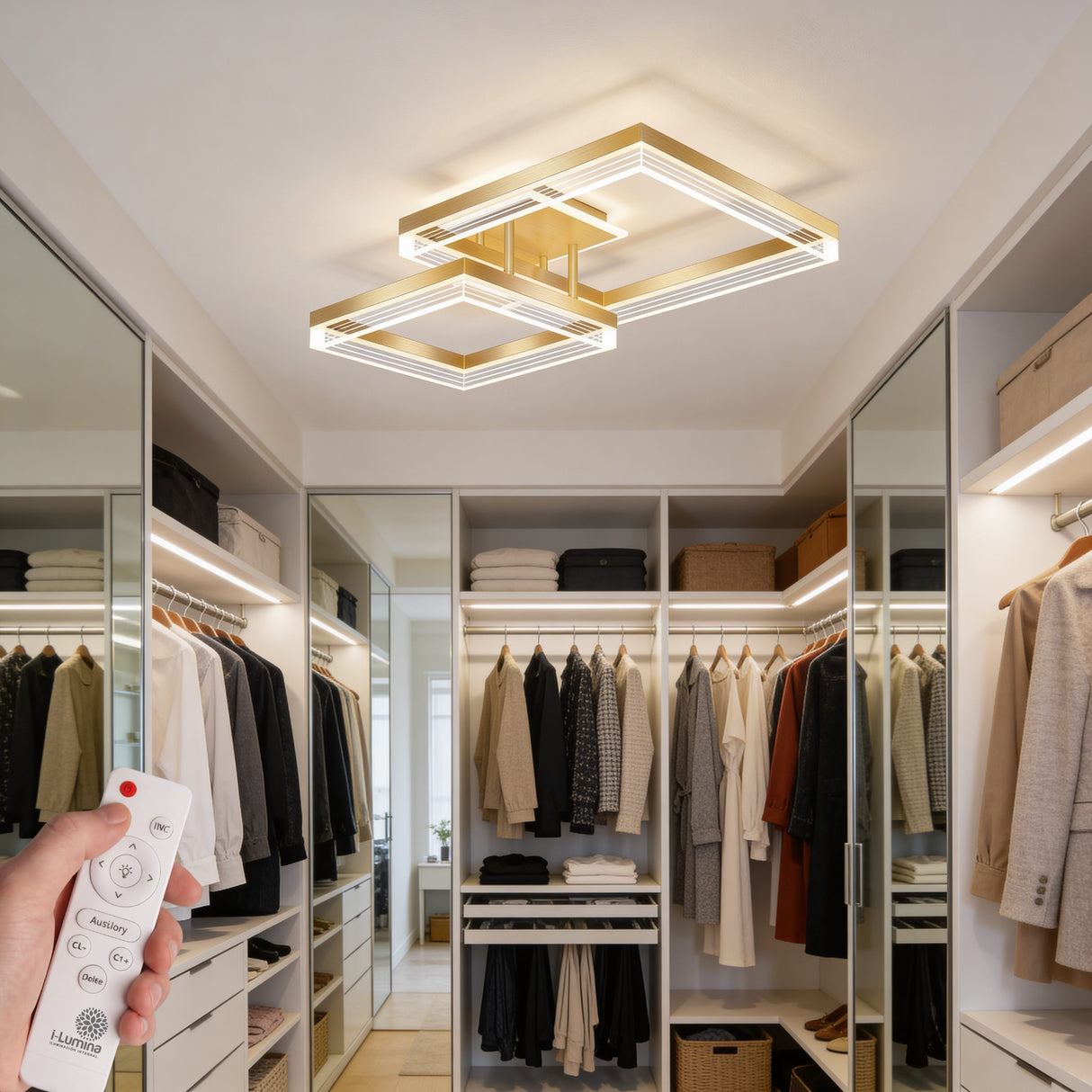 Plafón LED dorado de diseño geométrico para iluminación de vestidores y armarios.