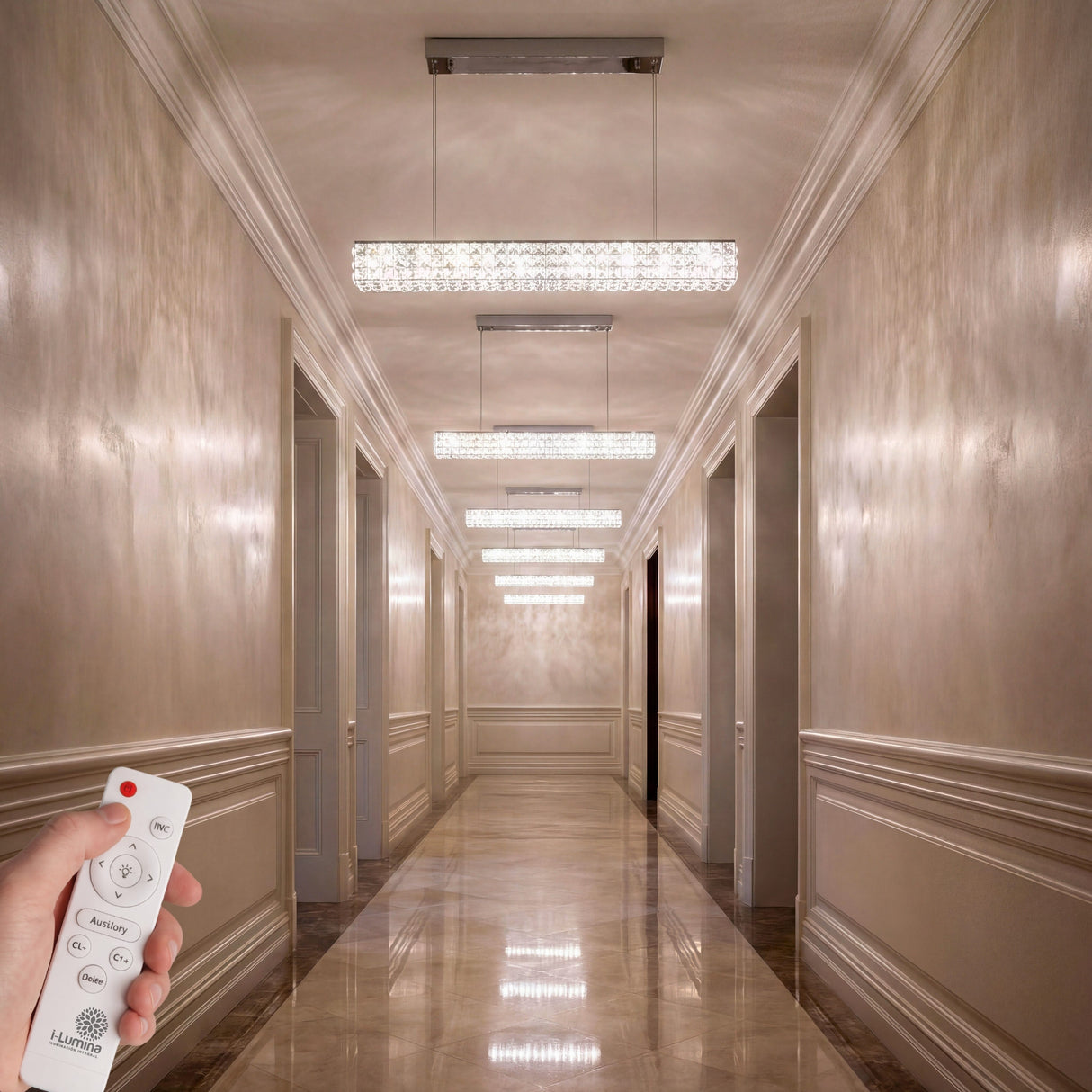 Sucesión de luminarias lineales en corredor largo para crear ritmo arquitectónico.