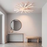 Lámpara Mirabella White en hall de entrada con consola blanca y decoración zen.