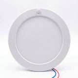 Plafón LED circular con difusor opalino antirreflejos aislado sobre fondo blanco para catálogo digital.