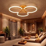 Luminaria de diseño en sala de relax con camillas y luz cálida para ambiente zen.