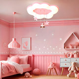 Lámpara Swing Cloud coordinada con decoración de paredes y mobiliario blanco.