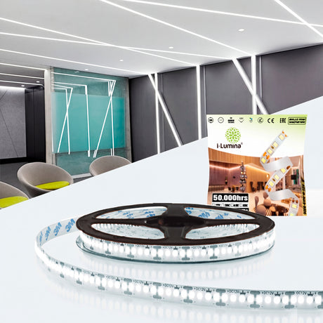 Iluminación lineal integrada en techos de pasillo corporativo minimalista con empaque premium.