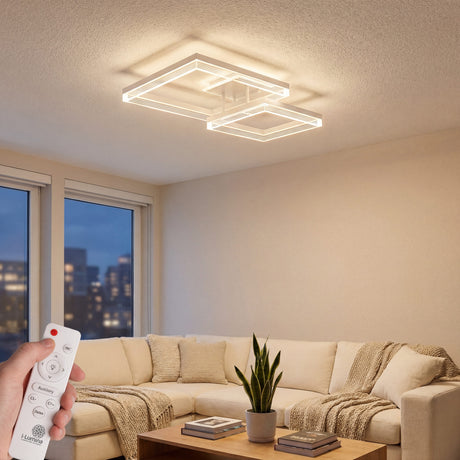 Plafón LED de diseño cuadrado blanco en salón moderno con iluminación tenue y vistas urbanas.