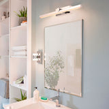 Aplique LED plata de 12W sobre espejo rectangular en baño contemporáneo con luz neutra.