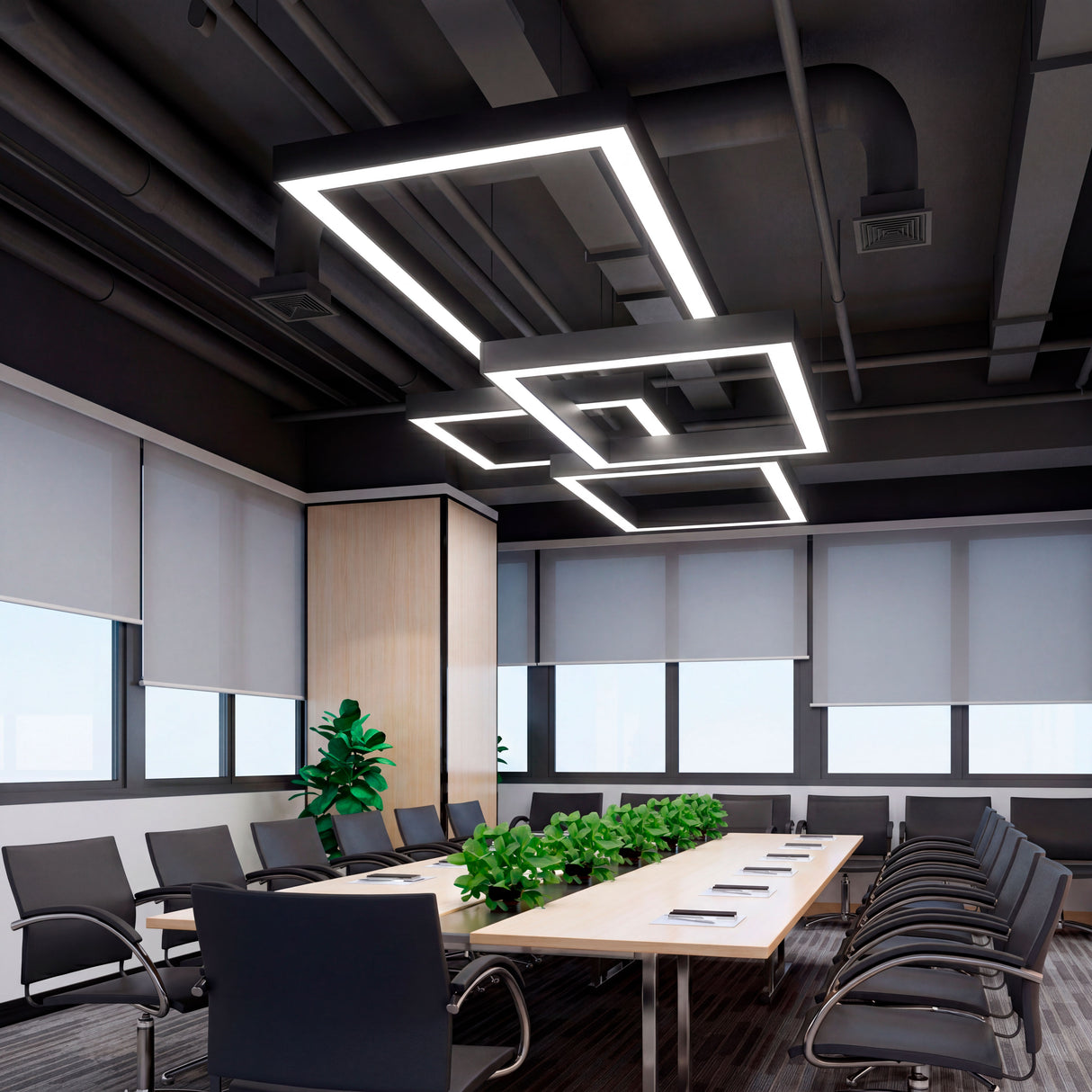 Oficina moderna iluminada con perfiles LED suspendidos que optimizan la eficiencia lumínica.