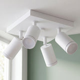 Plafón de sobreponer con cuatro focos direccionables en blanco mate para proyectos de arquitectura contemporánea.