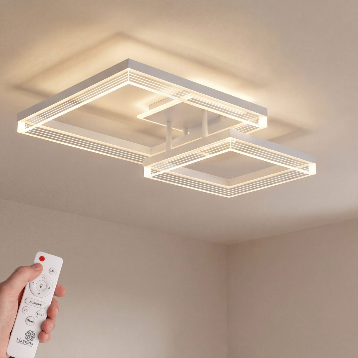 Sistema de iluminación de techo en vestidor moderno, resaltando colores y texturas de forma natural.
