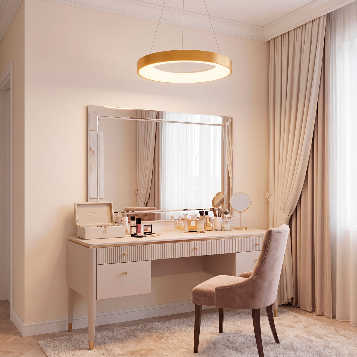 Lámpara de diseño sobre tocador en dormitorio con luz neutra para máxima fidelidad.