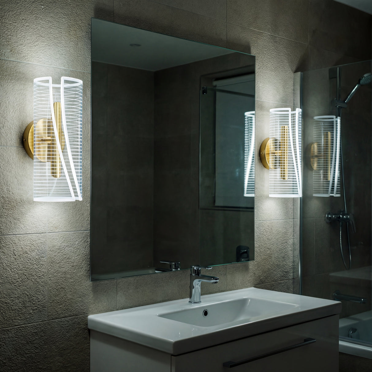 Aplicacion de iluminacion LED moderna junto a espejo de bano elegante.