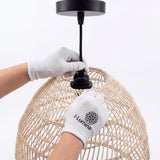 Montaje técnico del soporte de techo negro mate en campana de rattan tejida a mano.