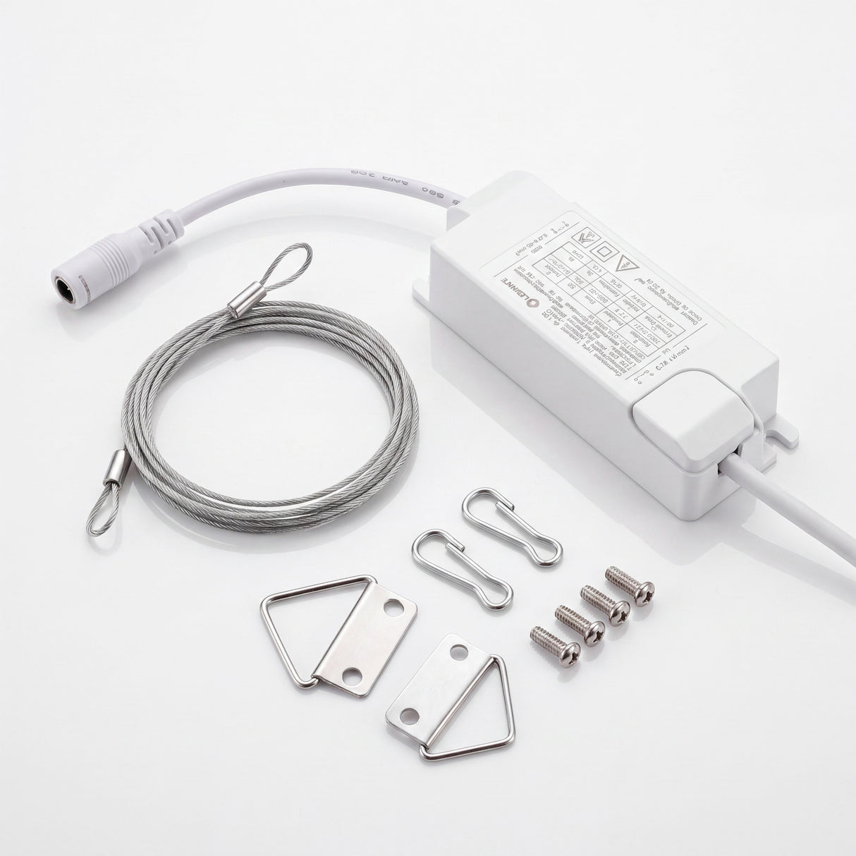 Accesorios de fijación opcionales con cable acerado, herrajes metálicos y driver externo para montaje colgante.