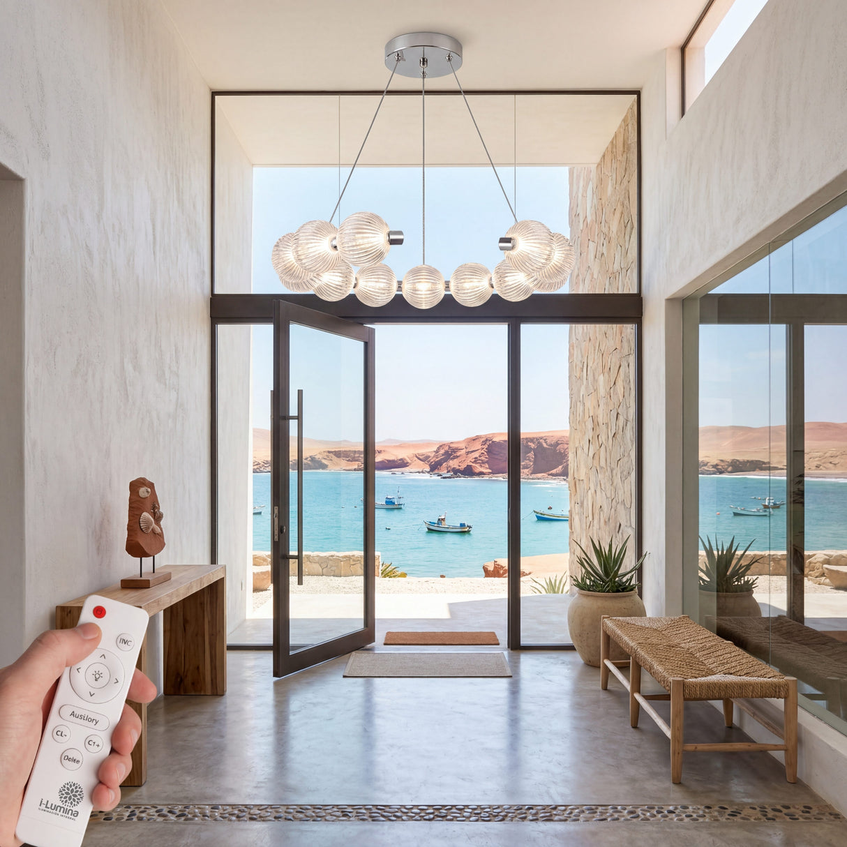 Entrada de casa moderna con vista al mar decorada con la lampara Bangle Crystal Silver.